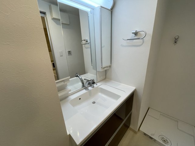 洗面設備　イメージとして同建物他部屋を表示しています