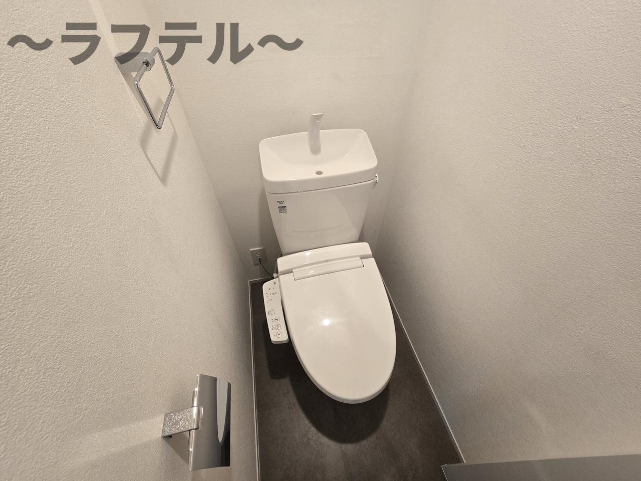 トイレ　同メーカー施工　別部屋イメージ写真