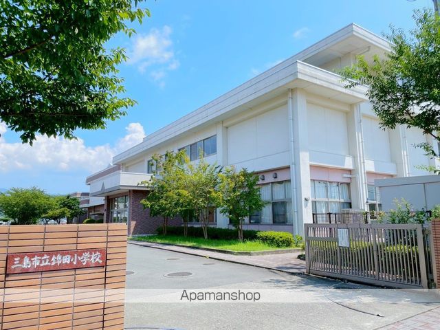 小学校　錦田小学校（小学校）まで590m