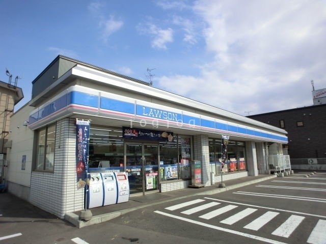 コンビニ　ローソン札幌伏古8条店（コンビニ）まで687m