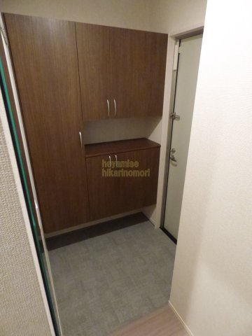 玄関　※写真は別号室
