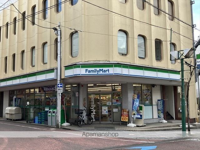 コンビニ　ファミリーマート相模原東林間駅前店（コンビニ）まで241m