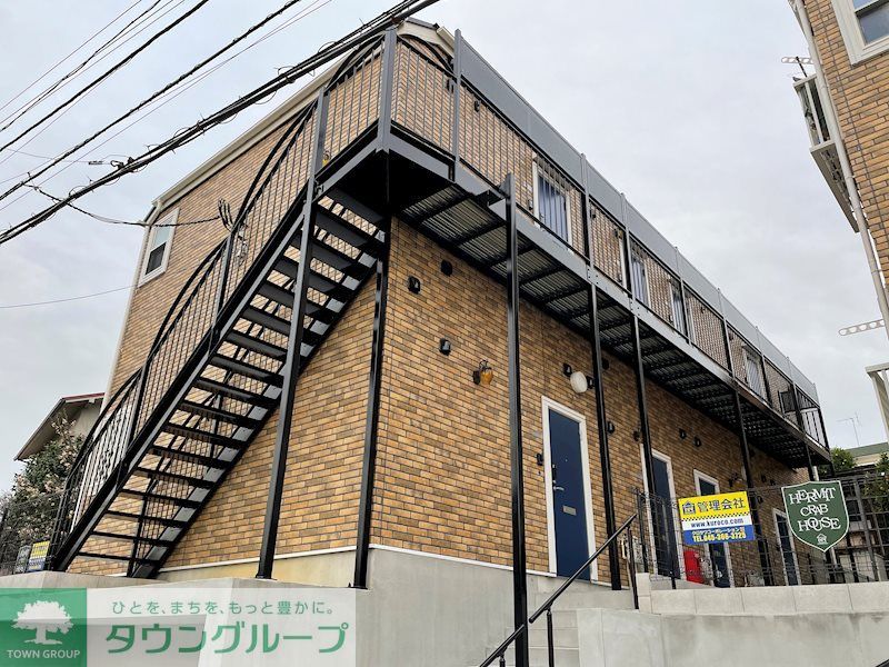 建物外観　重厚感のあるレンガ調の外観です！