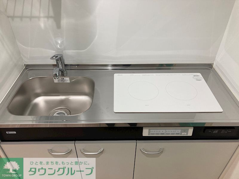 キッチン　一人暮らしに丁度いいサイズ、お手入れ楽々の2口IHキッチン…