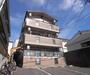 建物外観　３階建てのマンションです。