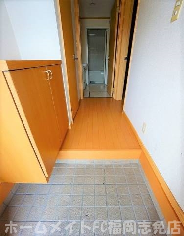 地下鉄空港線 福岡空港駅 徒歩20分 2階建 築24年の玄関写真