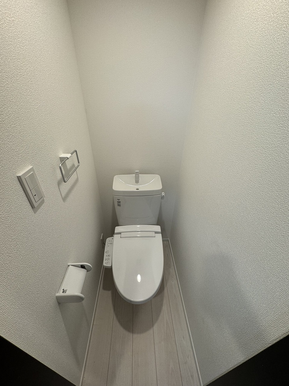 京成押上線 京成立石駅 徒歩6分 3階建 築1年のトイレ写真