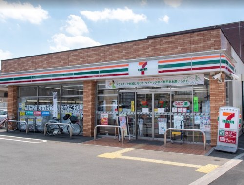 コンビニ　セブンイレブン 小作駅西口店（コンビニ）まで424m