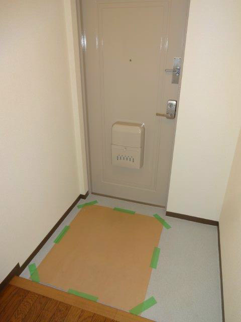 コーポレート小金井梶野通り 1号棟の玄関写真