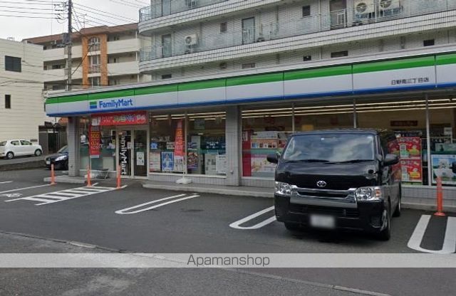 コンビニ　ファミリーマート（コンビニ）まで584m