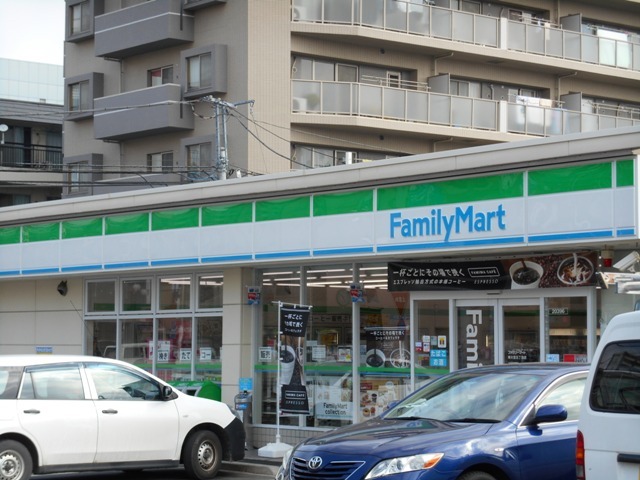コンビニ　ファミリーマート　東大宮五丁目店（コンビニ）まで535m