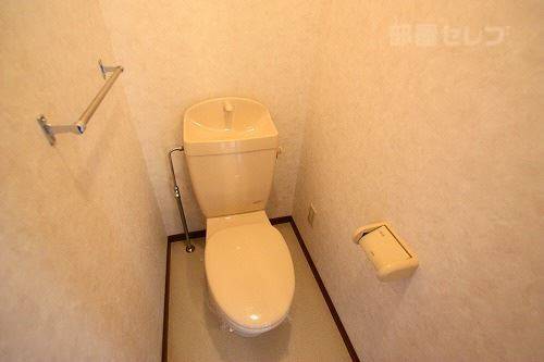 トイレ　お風呂と別々のトイレです