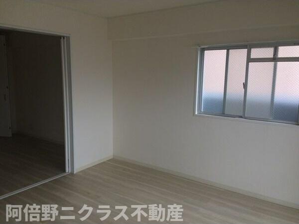 フラットフォーアイザワの居間写真