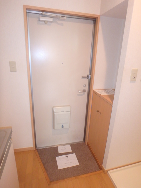 玄関　※別部屋参考写真