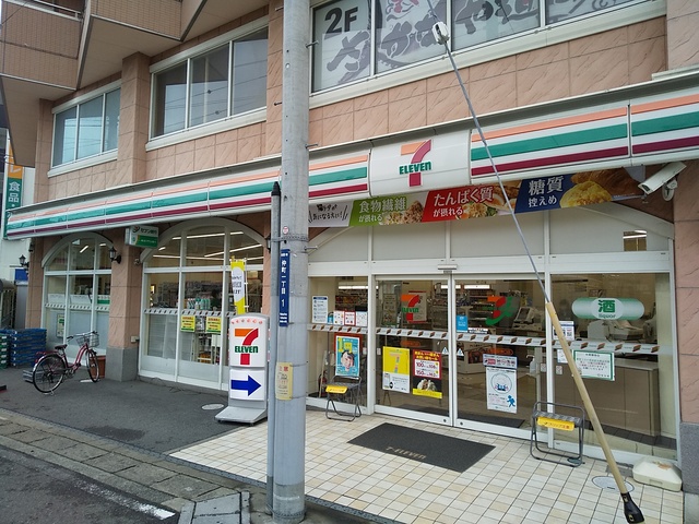 コンビニ　セブンイレブン　朝霞駅東口店（コンビニ）まで300m