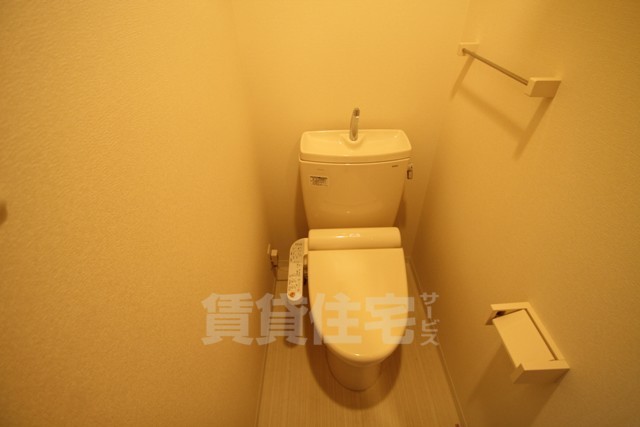 地下鉄御堂筋線 江坂駅 徒歩4分 9階建 築12年のトイレ写真