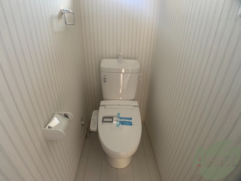 トイレ　嬉しいウォシュレット機能付きです。シャワートイレは便利ですね