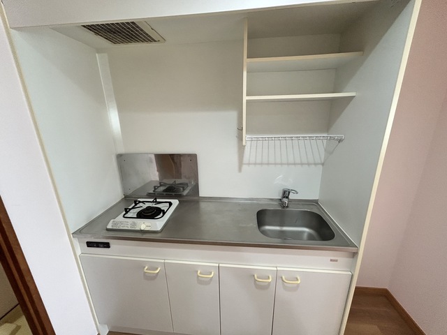 キッチン　別部屋参考写真です