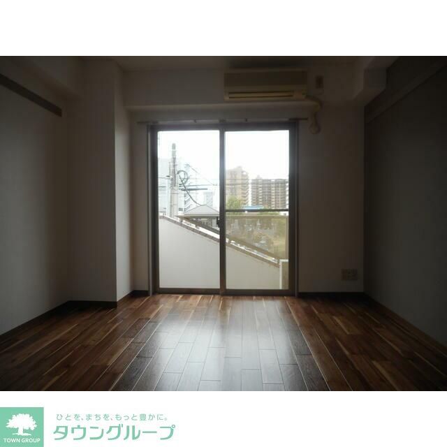 居室・リビング　庭