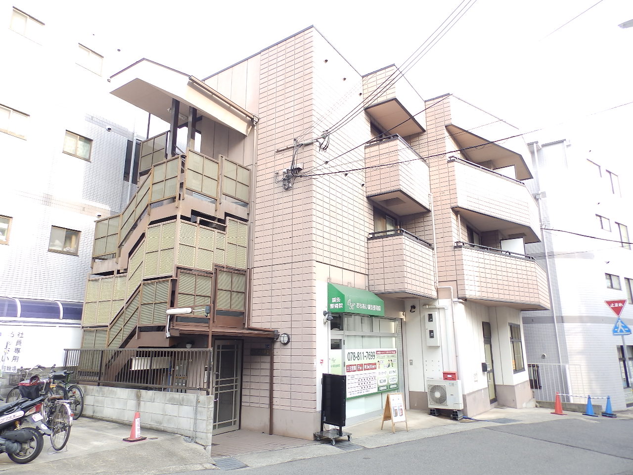 建物外観　駅まで３分