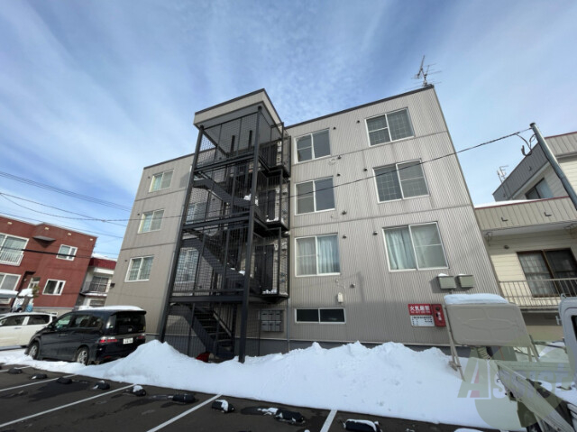 建物外観　札幌市東区北三十七条東「クリスタルハイツ栄町」