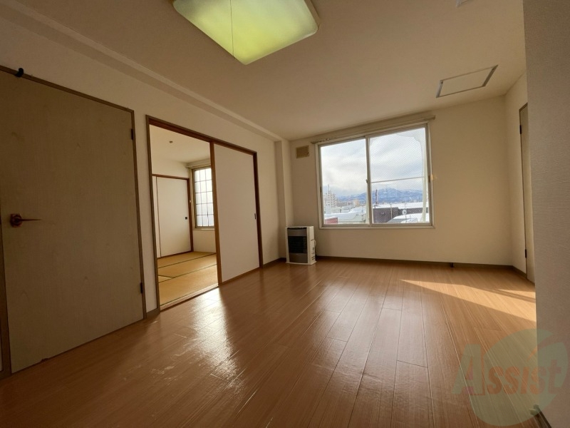 居室・リビング　広々としたリビングですね。使い勝手がよさそうですね！