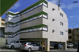 松山市南江戸のマンションの建物外観