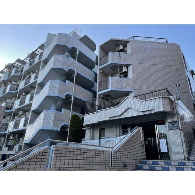 横浜市青葉区新石川のマンションの建物外観