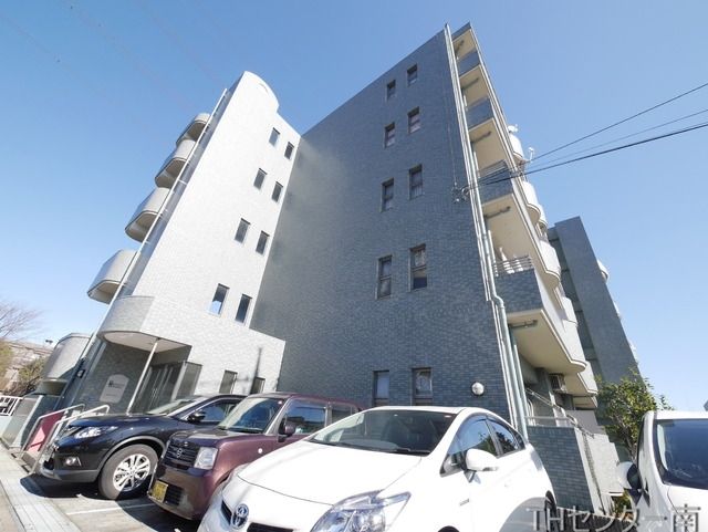 横浜市都筑区平台のマンションの建物外観