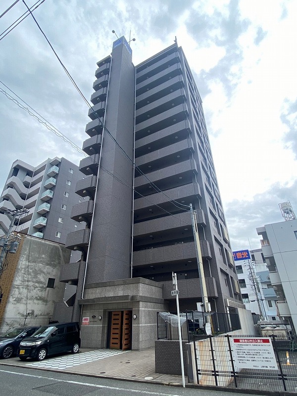 広島市西区横川新町のマンションの建物外観