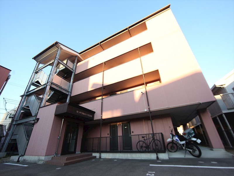 名古屋市瑞穂区御劔町のマンションの建物外観