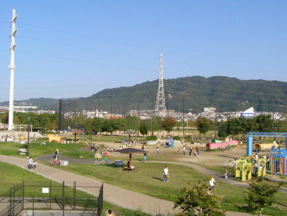 【ラモーナ中野本町IIの公園】