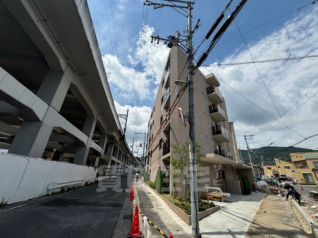 【大津市桜野町のマンションの建物外観】