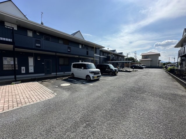 【本庄市児玉町吉田林のアパートの駐車場】