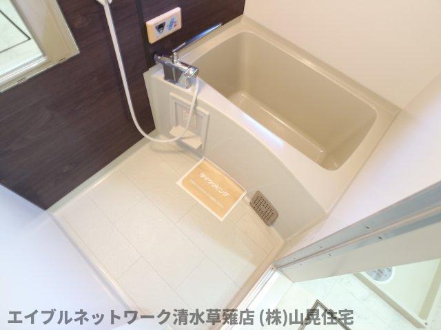 バス・シャワールーム　コンパクトで使いやすいお風呂です