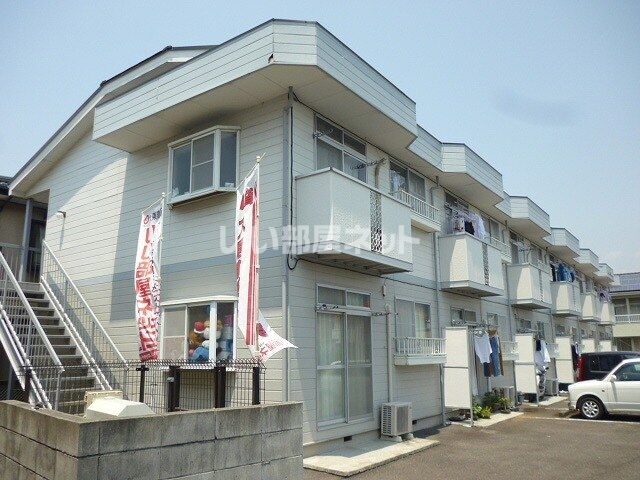 富士市富士岡のアパートの建物外観