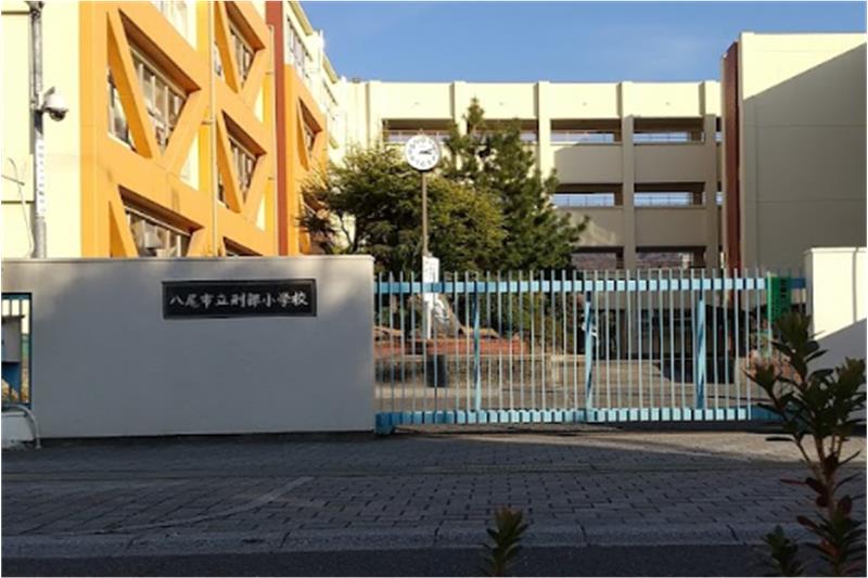 【八尾市恩智北町のマンションの小学校】