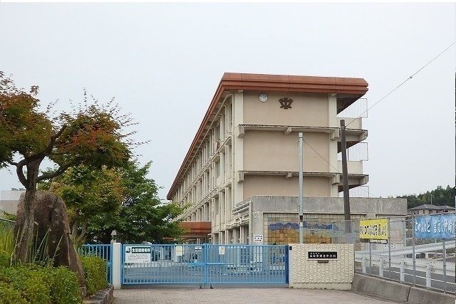 【広島市佐伯区千同のマンションの中学校】