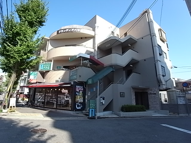 神戸市灘区稗原町のマンションの建物外観