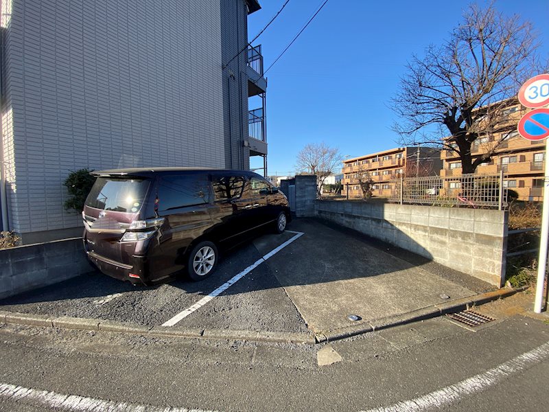 駐車場　現在空き無し。