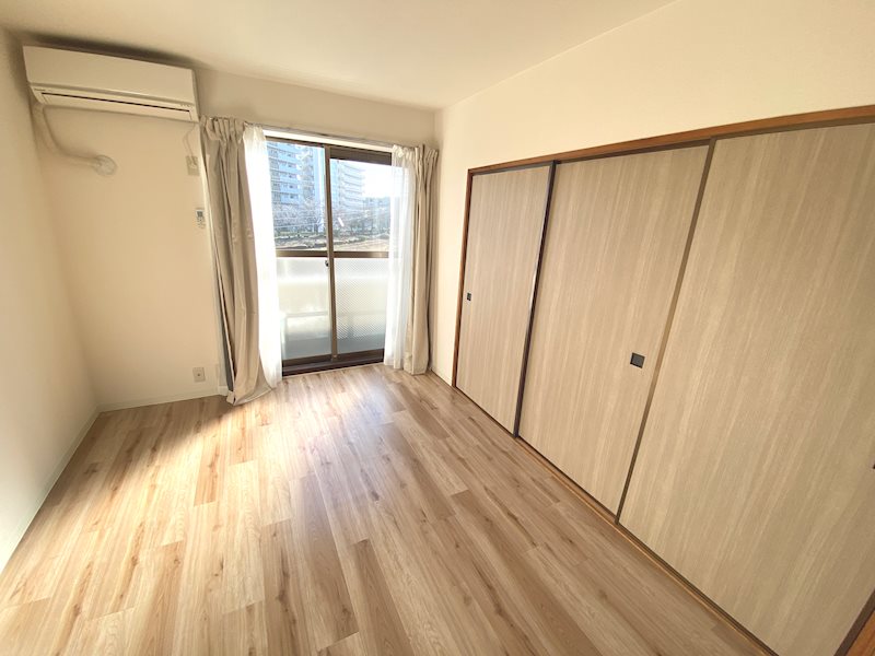 居室・リビング　光の差し込む明るい室内！