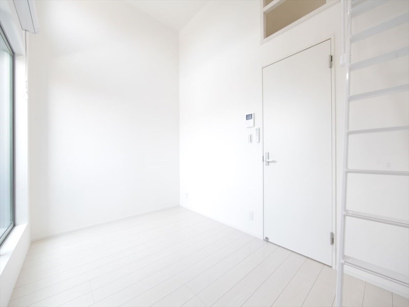 居室・リビング　洋室5.4帖　ロフト4.8帖（収納にも寝室にも使えます）