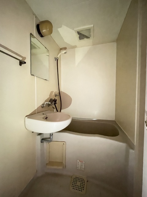 バス・シャワールーム　バストイレ別なのでゆったり癒しのバスタイムを満喫できますね♪