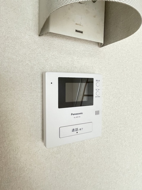 セキュリティ　ＴＶモニタ付インターホン付なので突然の来訪者が来ても安心◎