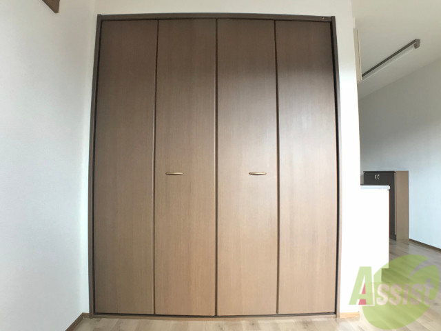 収納　収納は両開きで広そうですね。中身はのちほど。