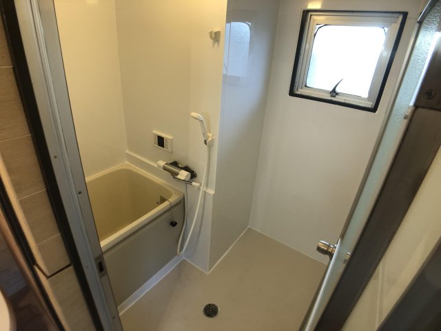 バス・シャワールーム　追い焚き機能付き