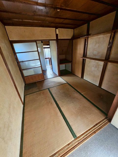 美園町7-18テラスハウスの居間写真