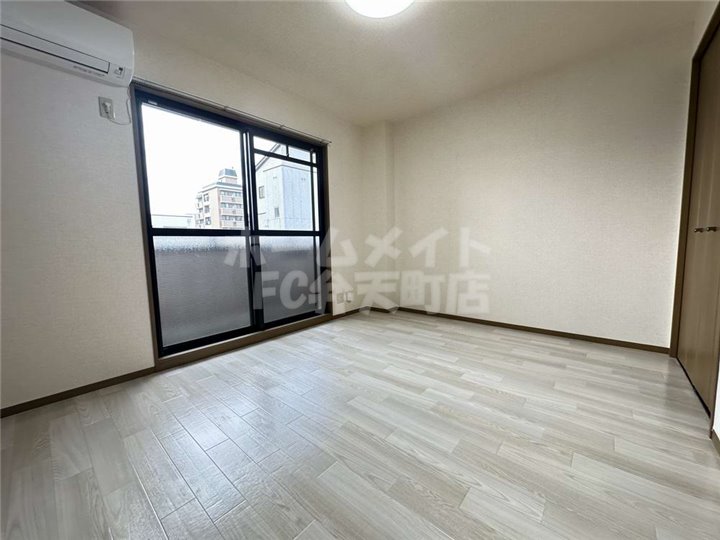 居室・リビング　こちらのリビングで趣味の時間をお楽しみください