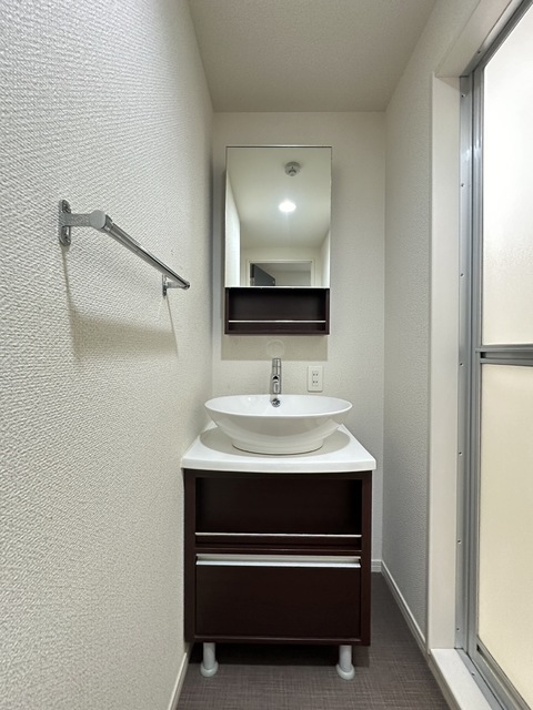 洗面設備　別部屋参考写真です