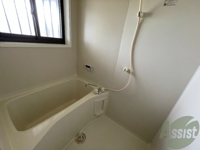 バス・シャワールーム　浴槽スペース的にもゆったり入れると思います。